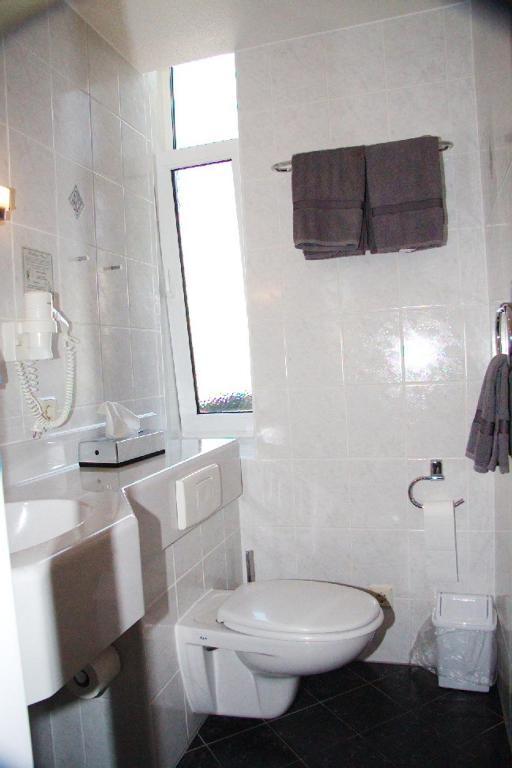 Stichwehs Hotel Am Bahnhof 엘제 외부 사진